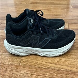 New Balance Fresh Foam 1080 . Women’s 8.5. Black and White.